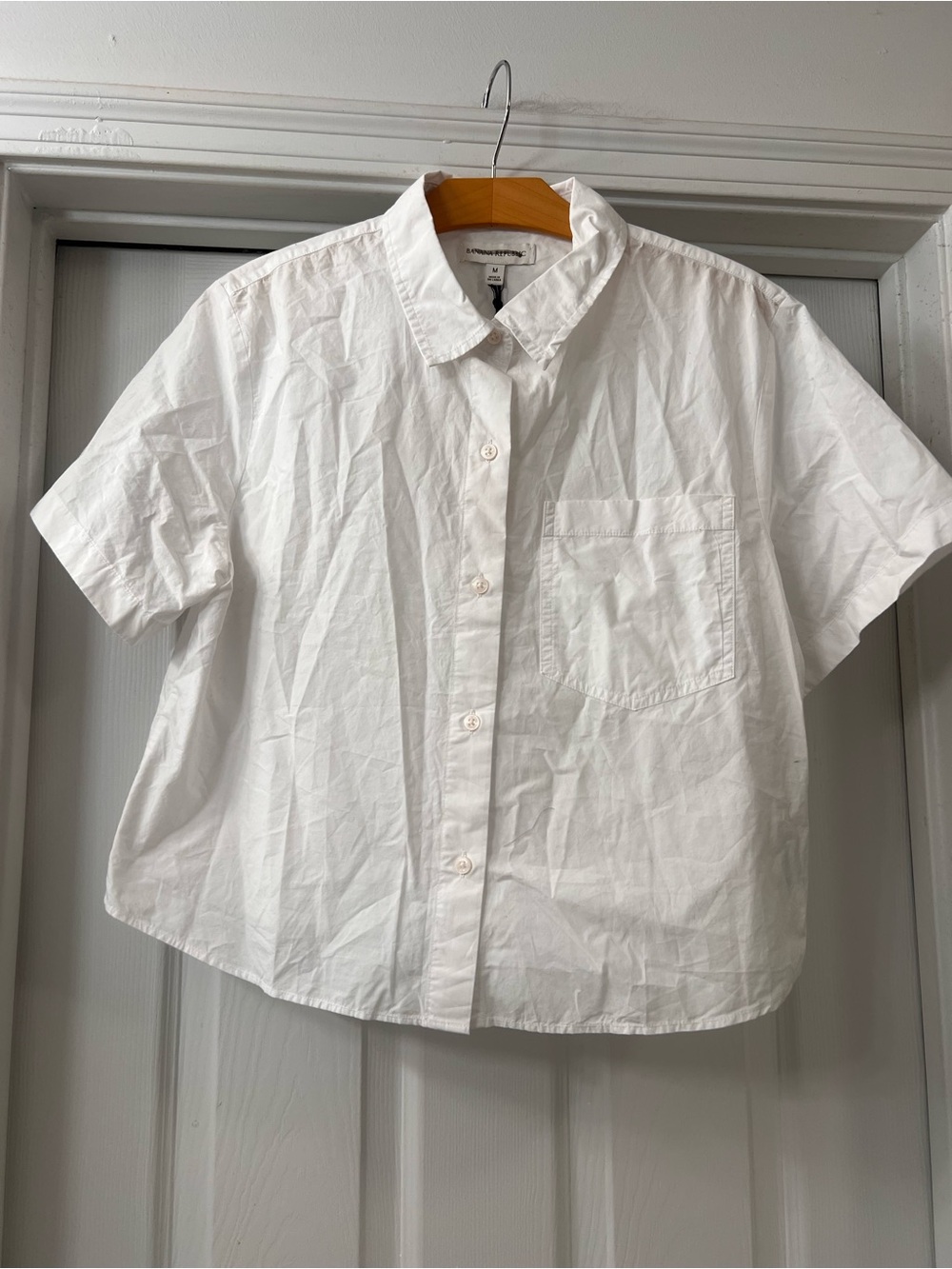 Banana Republic White Boxy Short Sleeve Button-Up Shirt Sz Medium 
Classic